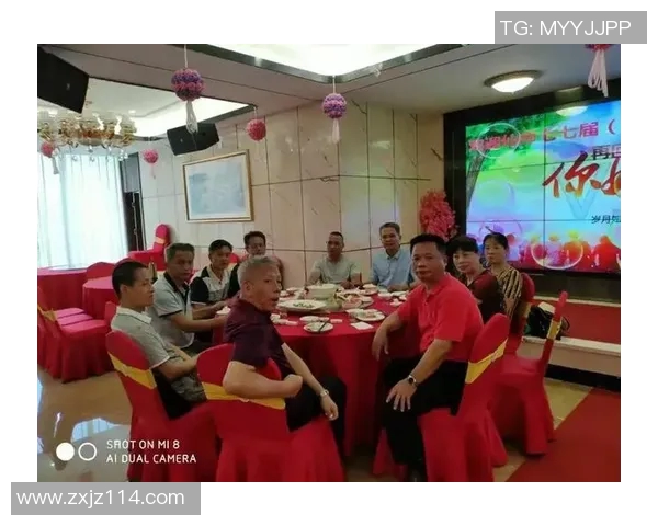 昔日球星重返故地与老队友重聚共叙足球情怀